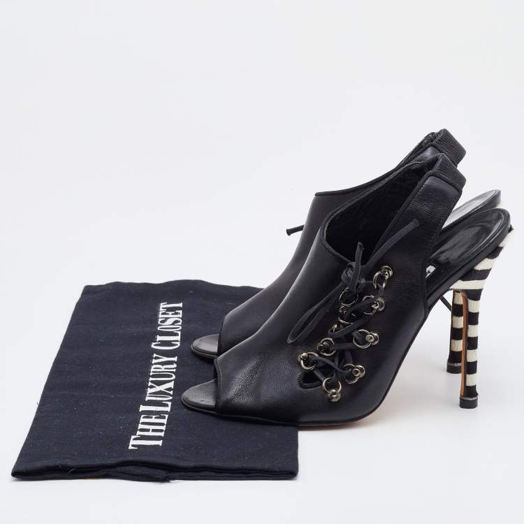 مملوكة مسبقًا Manolo Blahnik Black Leather Lace Slingback Sandals Size 37