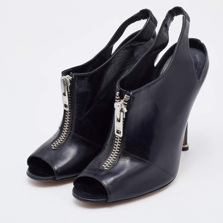 Pre Owned Manolo Blahnik Black Leather Vella Booties 37.5