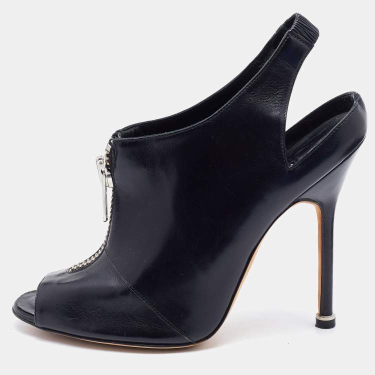 Pre Owned Manolo Blahnik Black Leather Vella Booties 37.5