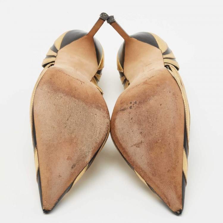 Pre Owned Manolo Blahnik Black/Gold Leather Dorsay Pumps Size 39.5