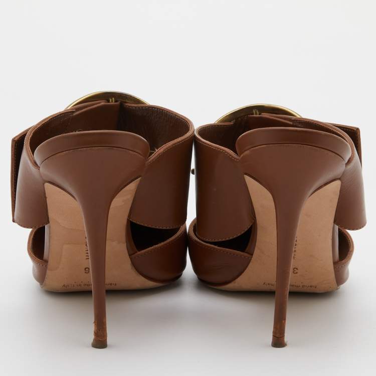 Pre Owned Manolo Blahnik Brown Leather Buckle Detail Pointed Toe Mules Size 36