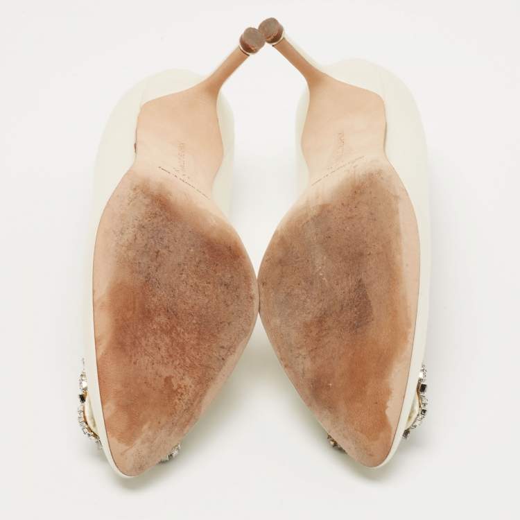 Pre Owned Manolo Blahnik Off White Satin Hangisi Pumps Size 37.5