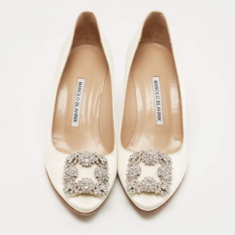 Pre Owned Manolo Blahnik Off White Satin Hangisi Pumps Size 37.5