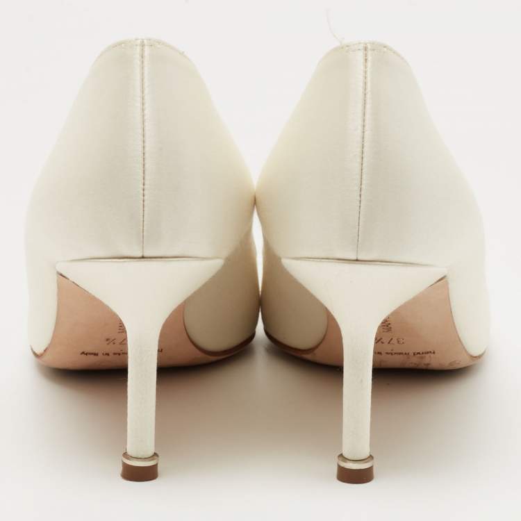 Pre Owned Manolo Blahnik Off White Satin Hangisi Pumps Size 37.5