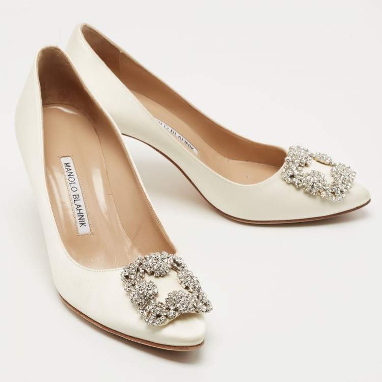Pre Owned Manolo Blahnik Off White Satin Hangisi Pumps Size 37.5