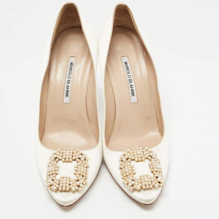 Pre Owned Manolo Blahnik White Satin Faux Pearl Embellished Hangisi Pumps Size 40