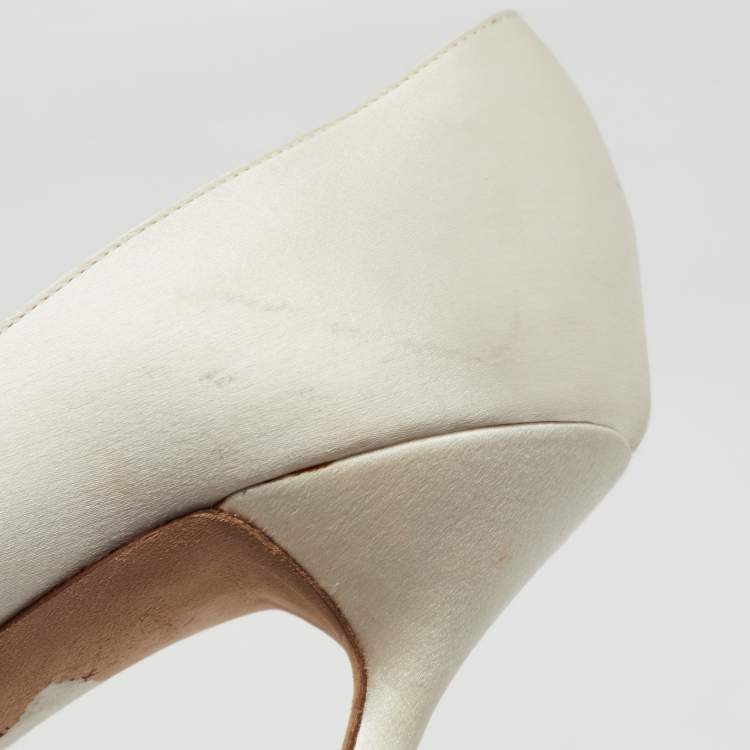 Pre Owned Manolo Blahnik White Satin Faux Pearl Embellished Hangisi Pumps Size 40