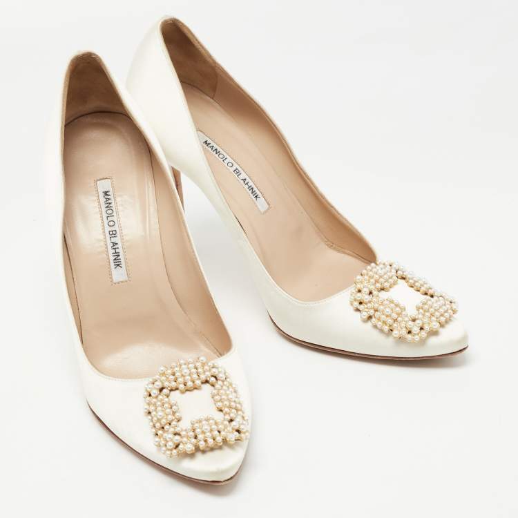 Pre Owned Manolo Blahnik White Satin Faux Pearl Embellished Hangisi Pumps Size 40