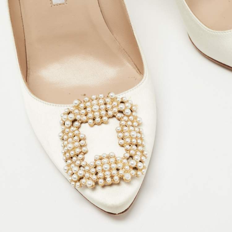 Pre Owned Manolo Blahnik White Satin Faux Pearl Embellished Hangisi Pumps Size 40