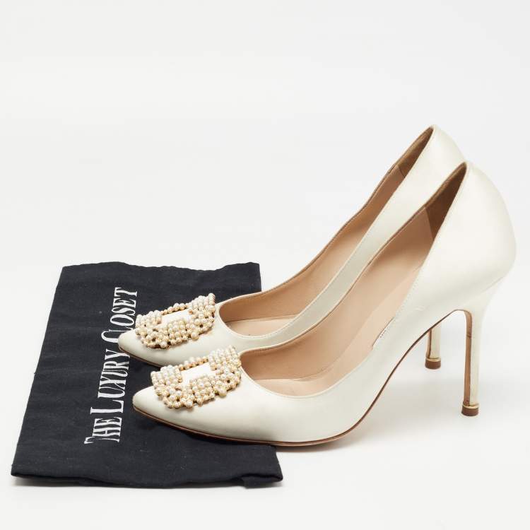 Pre Owned Manolo Blahnik White Satin Faux Pearl Embellished Hangisi Pumps Size 40
