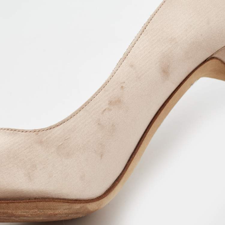 Pre Owned Manolo Blahnik Beige Satin Hangisi Crystal Embellished Pumps Size 38