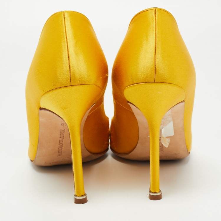 Pre Owned Manolo Blahnik Yellow Satin Hangisi Pumps Size 40
