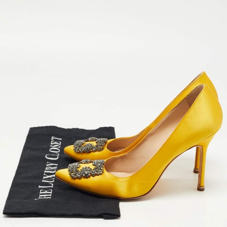 Pre Owned Manolo Blahnik Yellow Satin Hangisi Pumps Size 40