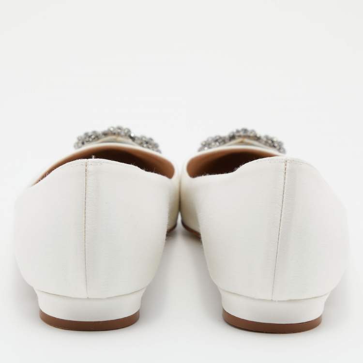 Pre Owned Manolo Blahnik Off White Satin Hangisi Crystal Embellished Ballet Flats Size 38