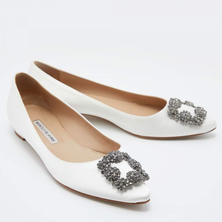 Pre Owned Manolo Blahnik Off White Satin Hangisi Crystal Embellished Ballet Flats Size 38