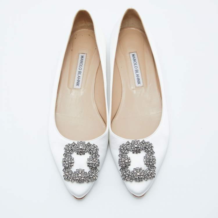 Pre Owned Manolo Blahnik Off White Satin Hangisi Crystal Embellished Ballet Flats Size 38