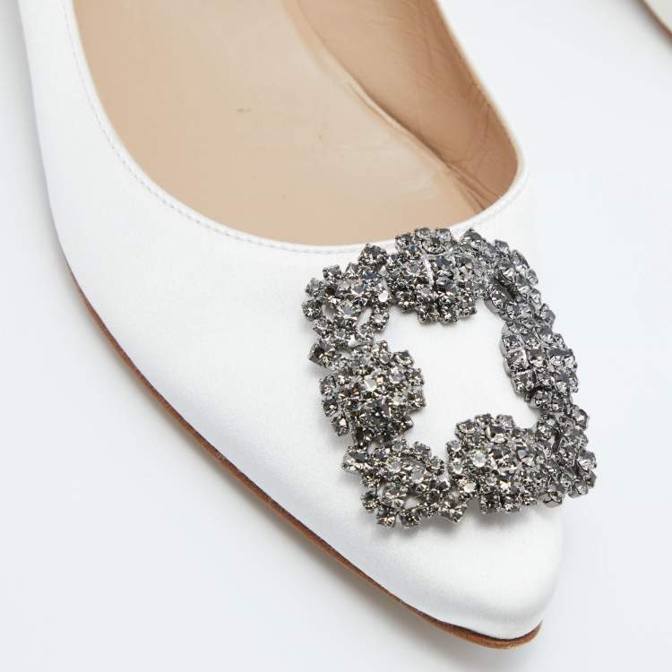 Pre Owned Manolo Blahnik Off White Satin Hangisi Crystal Embellished Ballet Flats Size 38
