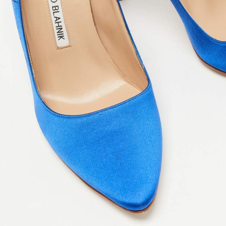 مملوكة مسبقًا Manolo Blahnik Blue Satin Logo Print Pumps Size 37.5
