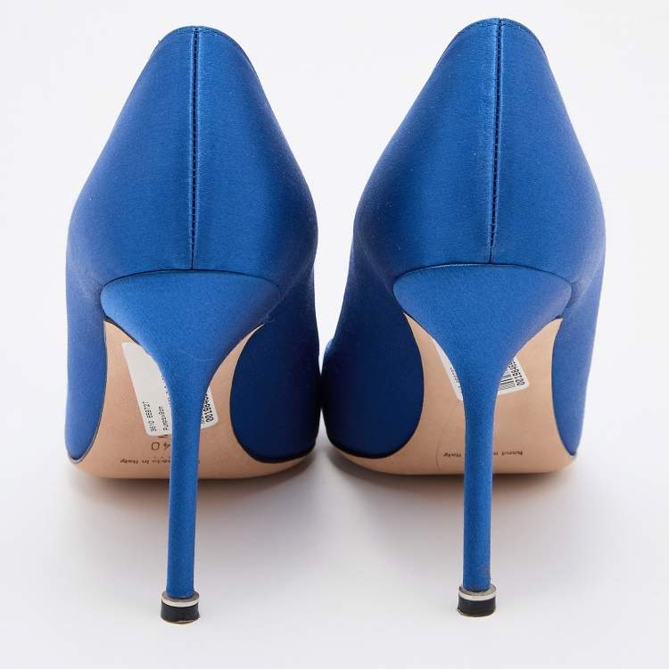 Pre Owned Manolo Blahnik Blue Satin Hangisi Crystal Embellished Pumps Size 40