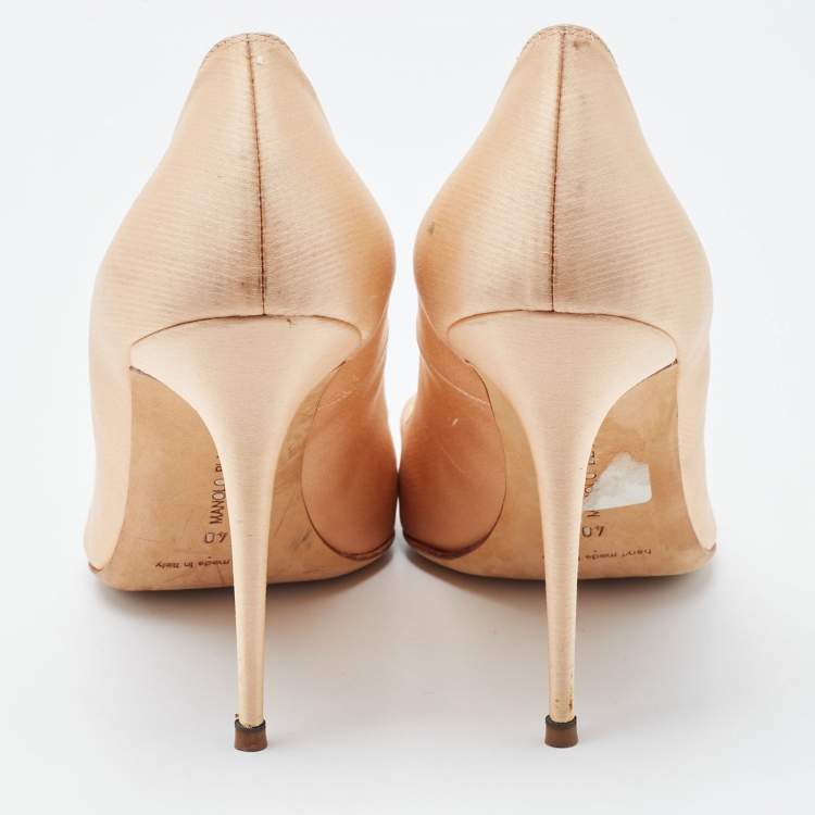 Pre Owned Manolo Blahnik Beige Satin Borlak Pumps Size 40