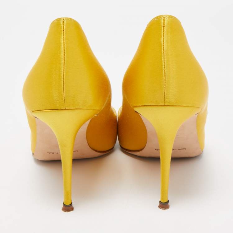 Pre Owned Manolo Blahnik  Yellow Satin Nadira Pumps Size 39