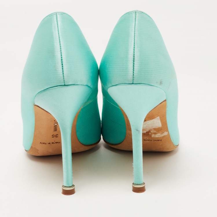 مملوكة مسبقًا Manolo Blahnik Turquoise Satin Hangisi Pumps Size 36