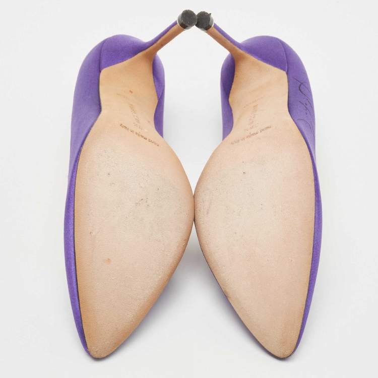 مملوكة مسبقًا Vetements x Manolo Blahnik Purple Satin Pumps Size 38.5