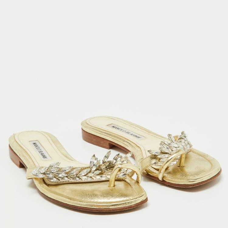 مملوكة مسبقًا Manolo Blahnik Gold Leather Crystal Embellished Toe Ring Flat Slides Size 38