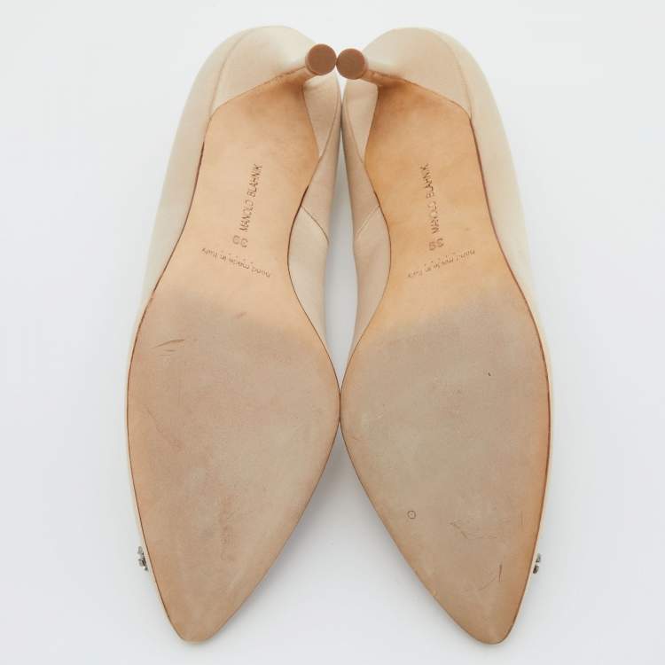 Pre Owned Manolo Blahnik Beige Satin Hangisi Pumps Size 39