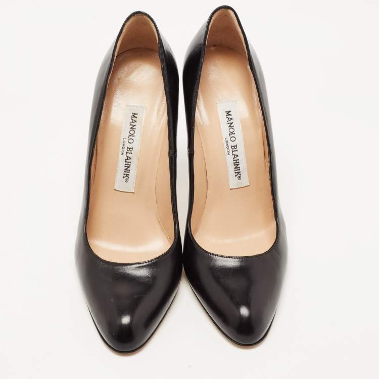 Pre Owned Manolo Blahnik Black Leather Round Toe Pumps Size 36