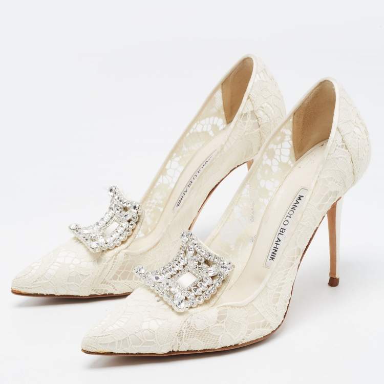 مملوكة مسبقًا Manolo Blahnik White Lace and Net Borlak Pumps Size 37.5