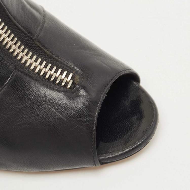 Pre Owned Manolo Blahnik Black Leather Vella Booties Size 37.5