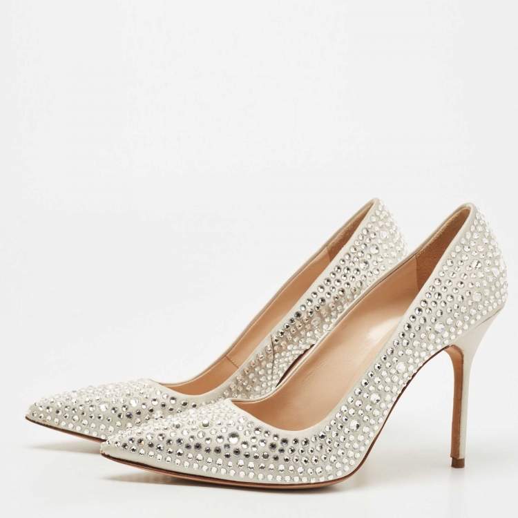 مملوكة مسبقًا Manolo Blahnik Grey Satin Crystal Embellished BB Pointed Toe Pumps Size 39