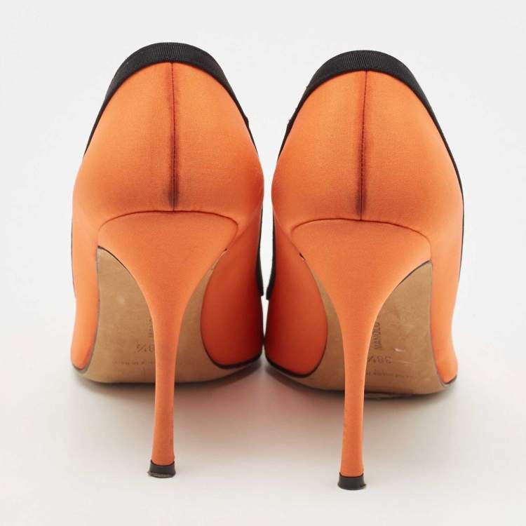 Pre Owned Manolo Blahnik Orange Fabric Gotrian Crystal Embellished Pumps Size 38.5
