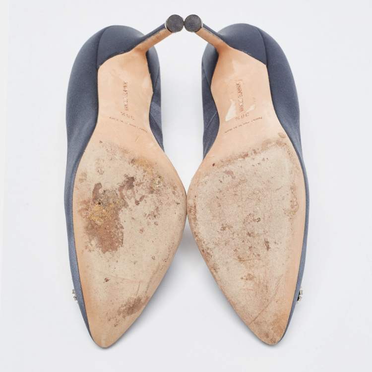 مملوكة مسبقًا Manolo Blahnik Dark Grey Satin Hangisi Pumps Size 38.5