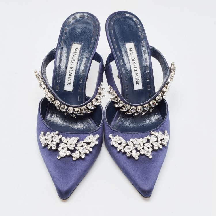 مملوكة مسبقًا Manolo Blahnik Navy Blue Satin Crystal Embellished  Lurum Mules Size 39