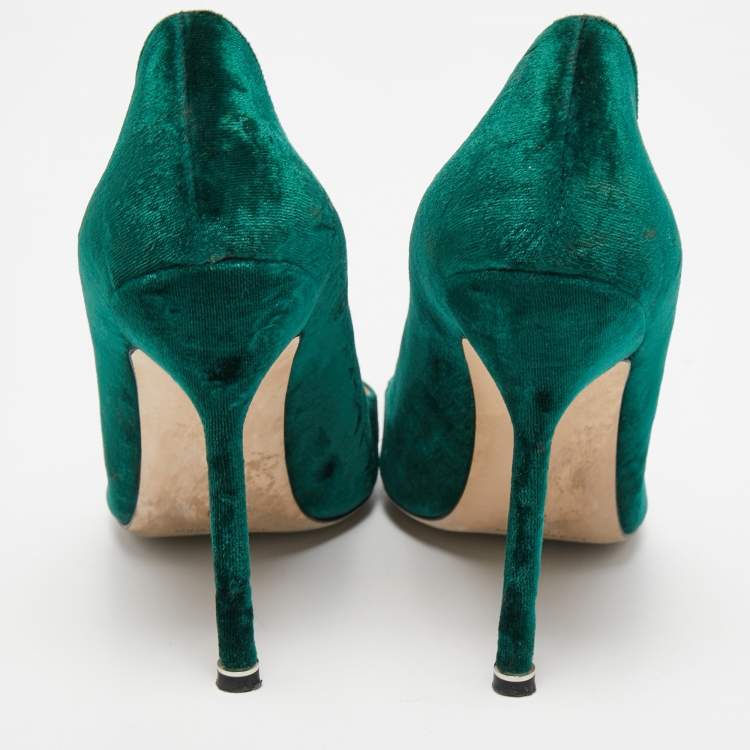 Pre Owned Manolo Blahnik Green Velvet Hangisi Crystal Embellished Pumps Size 39
