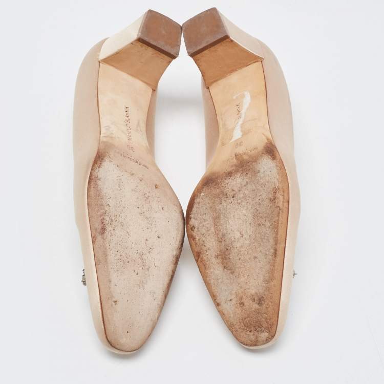 Pre Owned Manolo Blahnik Beige Satin Okkava  Pumps Size 38