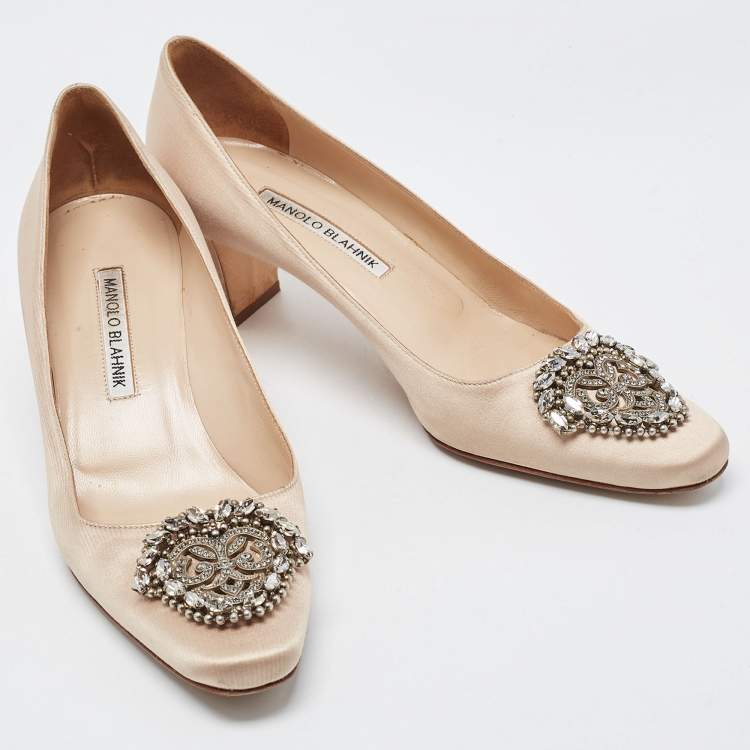 Pre Owned Manolo Blahnik Beige Satin Okkava  Pumps Size 38