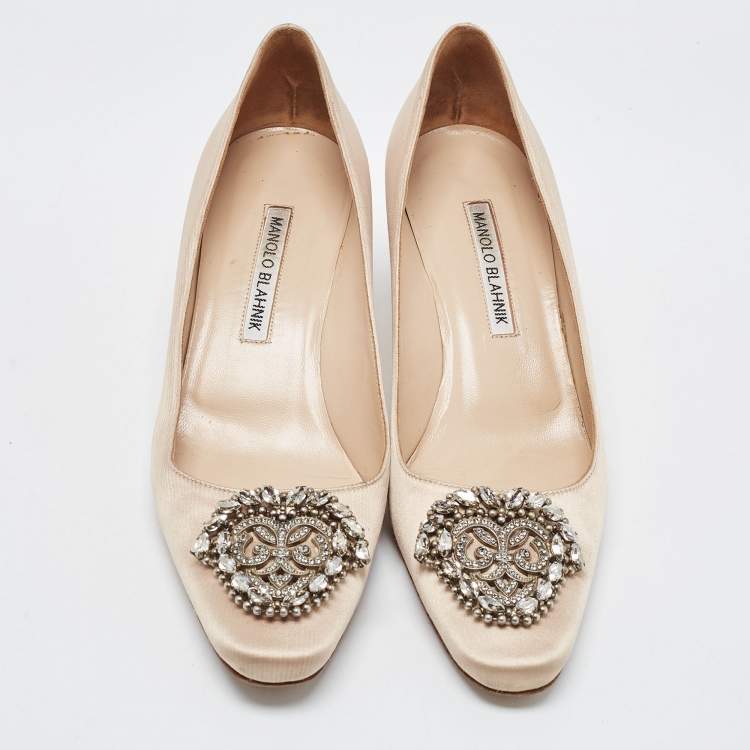 Pre Owned Manolo Blahnik Beige Satin Okkava  Pumps Size 38