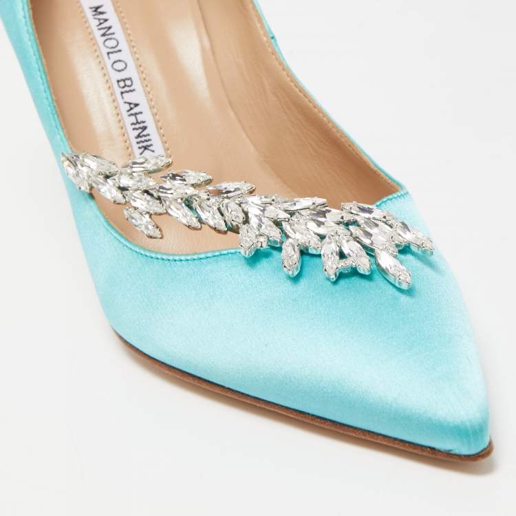 مملوكة مسبقًا Manolo Blahnik Sky Blue Satin Nadira Crystal Embellished Pointed Toe Pumps Size 38.5