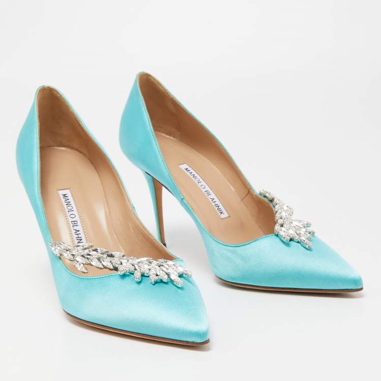 مملوكة مسبقًا Manolo Blahnik Sky Blue Satin Nadira Crystal Embellished Pointed Toe Pumps Size 38.5