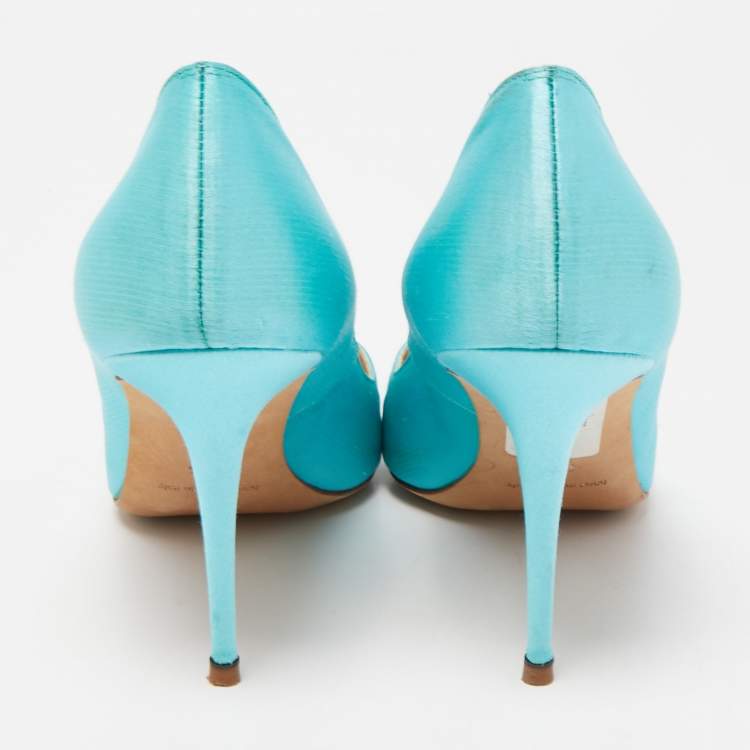 مملوكة مسبقًا Manolo Blahnik Sky Blue Satin Nadira Crystal Embellished Pointed Toe Pumps Size 38.5