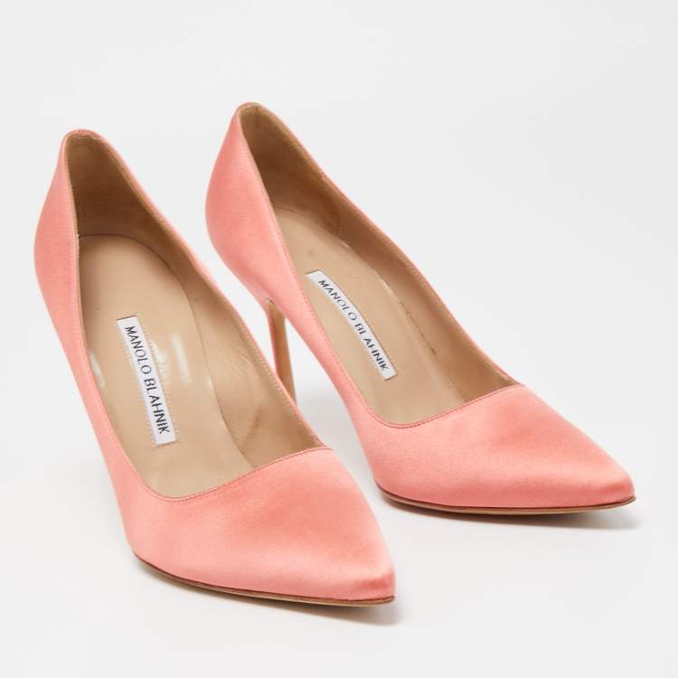 مملوكة مسبقًا Manolo Blahnik Pink Satin Pointed Toe Pumps Size 37.5