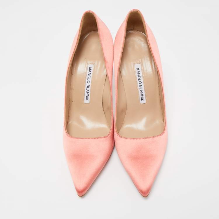 مملوكة مسبقًا Manolo Blahnik Pink Satin Pointed Toe Pumps Size 37.5