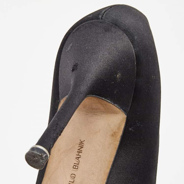 مملوكة مسبقًا Manolo Blahnik Black Satin Hangisi Pumps Size 38