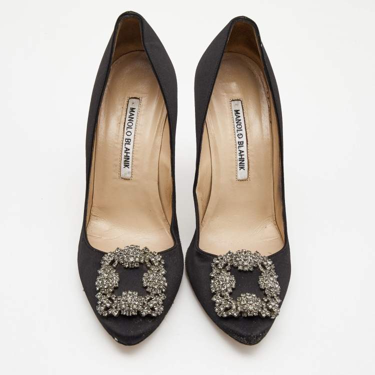 مملوكة مسبقًا Manolo Blahnik Black Satin Hangisi Pumps Size 38