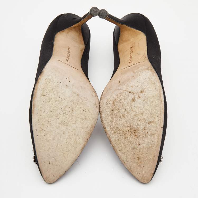 مملوكة مسبقًا Manolo Blahnik Black Satin Hangisi Pumps Size 38