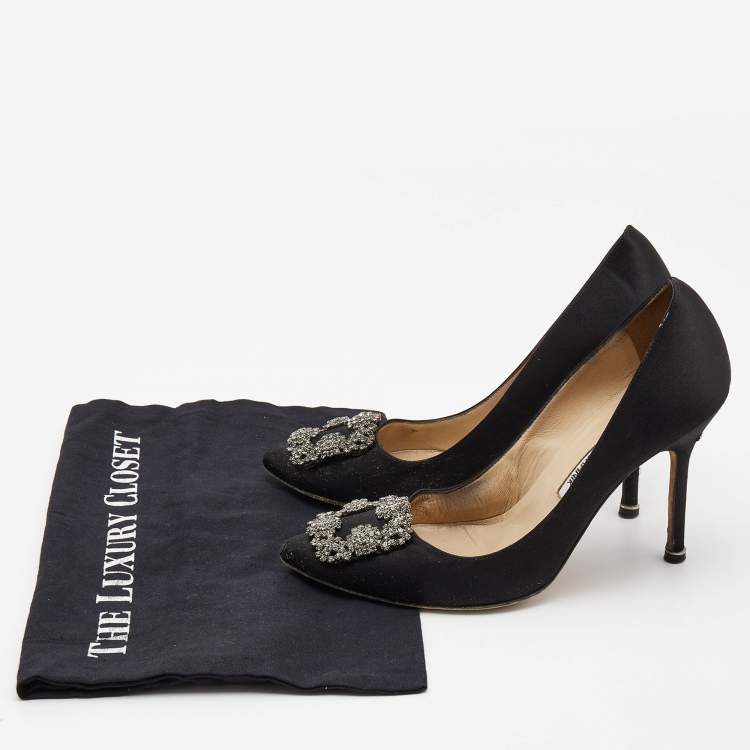 مملوكة مسبقًا Manolo Blahnik Black Satin Hangisi Pumps Size 38