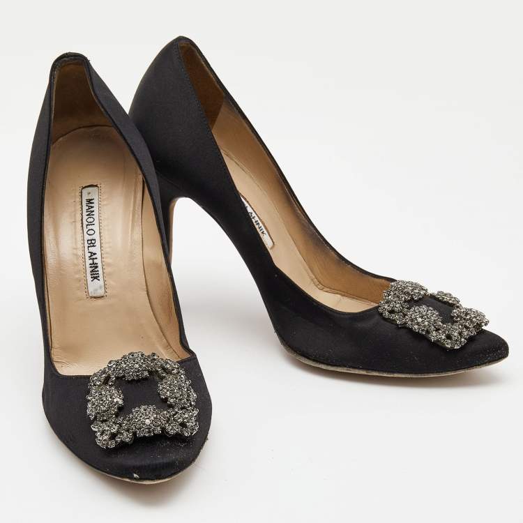 مملوكة مسبقًا Manolo Blahnik Black Satin Hangisi Pumps Size 38